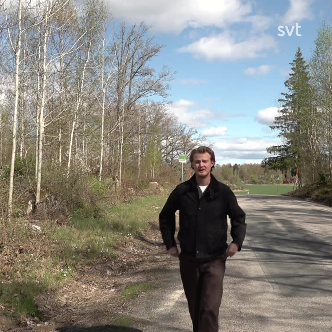 Johnny Andersson har flera hundra kilo hampa i väggarna på sin sörmländska gård – men det är inte som du tror